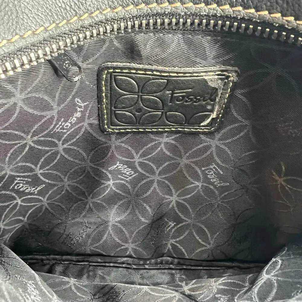Fossil Sutter crossbody Black pebbled soft leather Silver metalware key details